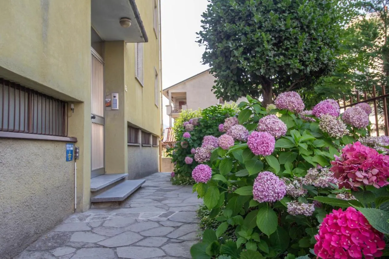 Mamma Ciccia Holiday Home - Casa Imperia Mandello del Lario Apartment