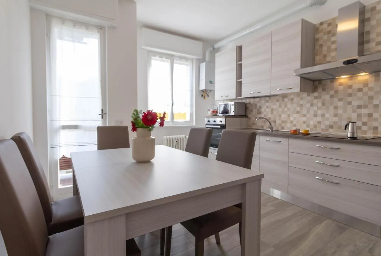 Apartment Mamma Ciccia Holiday Home - Casa Imperia Mandello del Lario