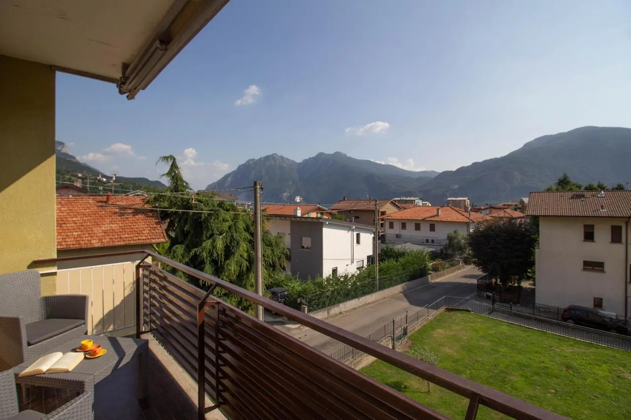 Mamma Ciccia Holiday Home - Casa Imperia Mandello del Lario Italie