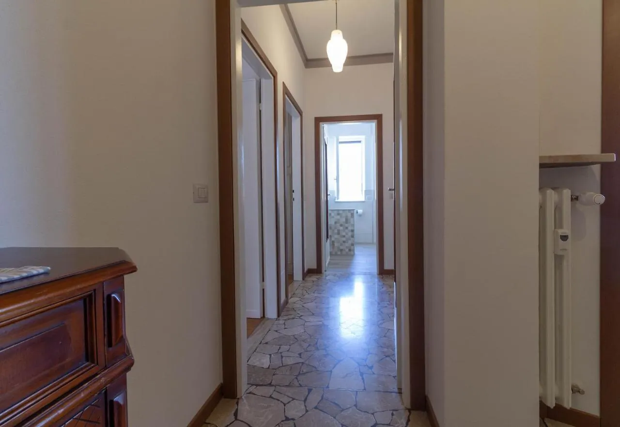 Mamma Ciccia Holiday Home - Casa Imperia Mandello del Lario Italie