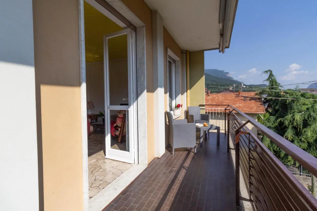 Apartment Mamma Ciccia Holiday Home - Casa Imperia Mandello del Lario